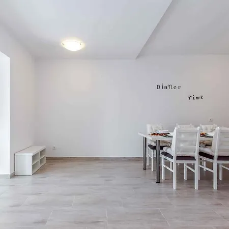 In 36023 Apartment *