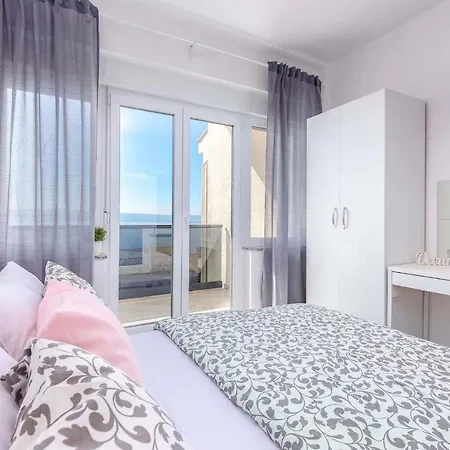 In 36023 Apartment Dramalj