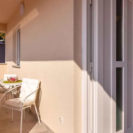 Apartment In 36023 Dramalj