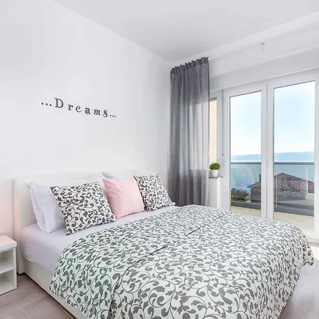 Apartment In 36023 Dramalj